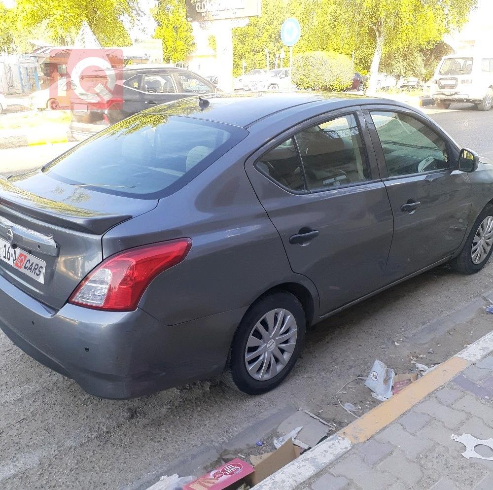 نيسان فيرسا